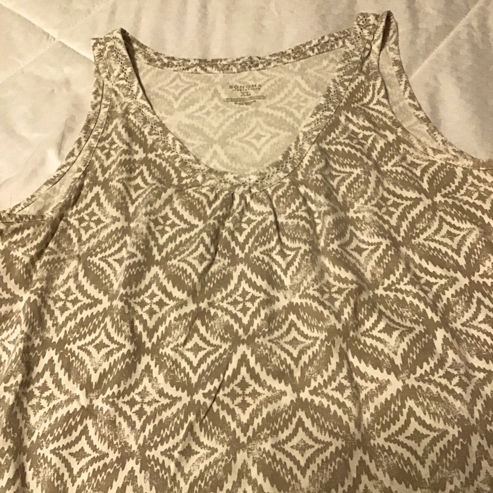 Woman’s top no sleeves